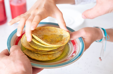 Poppy seed cakes with honey