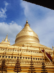 Naklejka premium Buddhist Shwezigon pagoda in Bagan. Myanmar 
