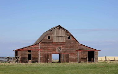 Fototapeta na wymiar old barn and silo