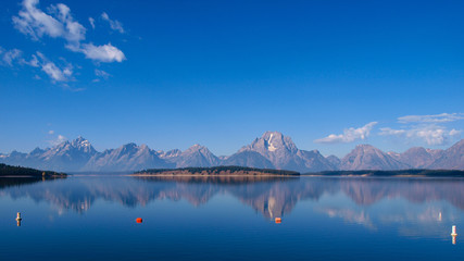 Fototapeta na wymiar Blue sky over Jackson Lake in Wyoming