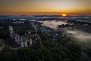Zviretice is a ruin of a Renaissance chateau rebuilt from the original Gothic castle above the village Podhradi about two kilometers southwest of the town of Bakov nad Jizerou at an altitude of 250m.