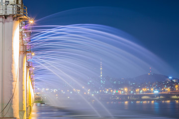 Fototapeta premium Rainbow Fountain Seoul. Night View of Banpo Bridge