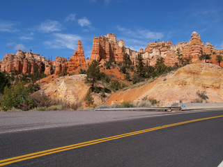 Road and mountains at Bryce Canyon
