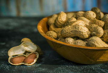 Peanuts with shell