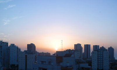 Fototapeta na wymiar Sun dusk in the city