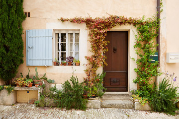 Fototapeta na wymiar Provence village house in South of France