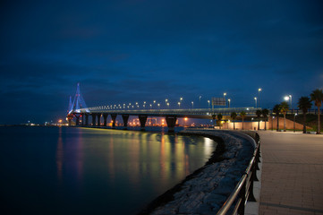 Fototapeta na wymiar night view of the cadiz bridge