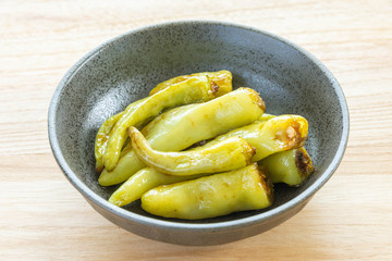 黄辛こしょうの煮物