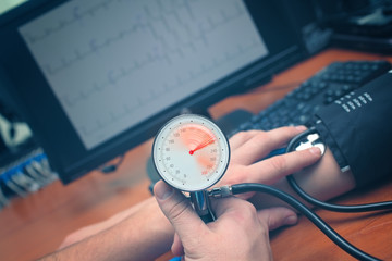Doctor found in the patient an increase in blood pressure to a critical level during exam