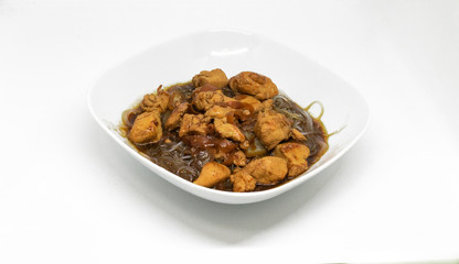 Chinesische Nudeln mit Huhn