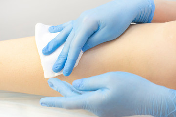 Treatment of the skin of the legs before and after the depilation procedure, shugaring, waxing.