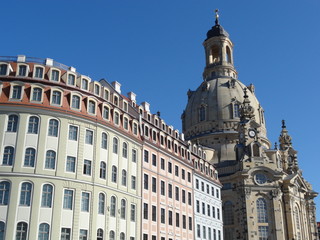 Fototapeta na wymiar Neumarkt und Frauenkirche Dresden