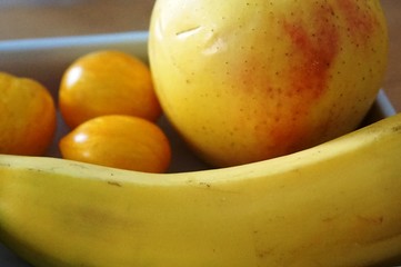 yellow eating,bananas,Yellow bananas,appel,tomatos,mirabellen
