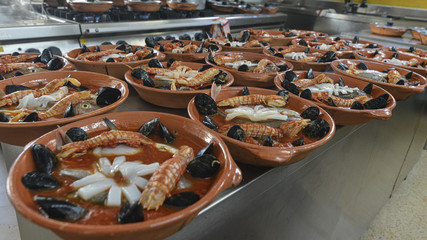 zuppe di pesce preparate in un ristorante pugliese - obrazy, fototapety, plakaty