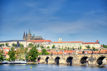 Obraz premium A view across the Charles Bridge and the Vltava River to Prague Castle and St. Vitas Cathedral in Prague, Czech Republic.