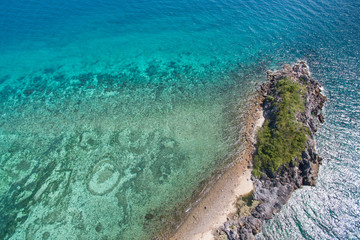 Obraz na płótnie Canvas Circular rocks and coral formations underwater