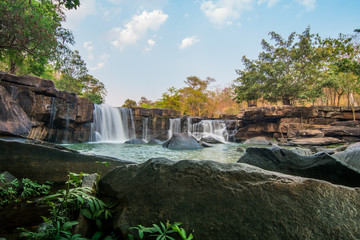 Fototapeta premium Tat Ton Waterfall at Chaiyaphum in Thailand