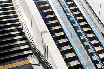 エスカレーター、階段