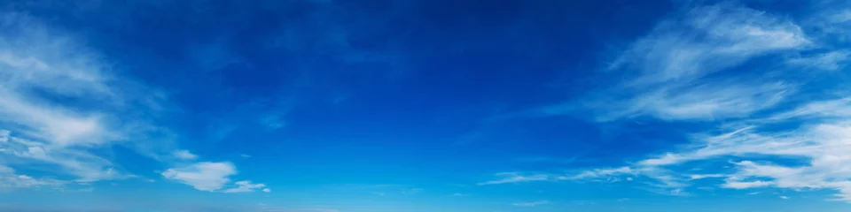 Fotobehang Panoramahemel met wolk op een zonnige dag. Mooie cirruswolk. © tanarch