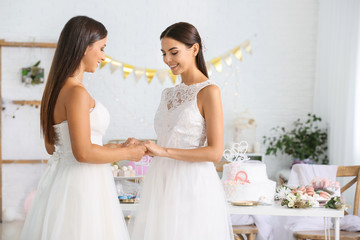 Naklejka premium Beautiful lesbian couple during wedding ceremony