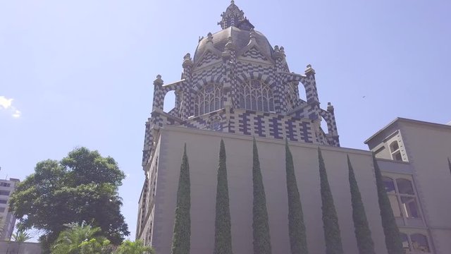 Panorama shot revealing Uribe palace in Plaza Botero