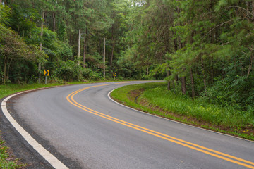 Fototapeta na wymiar Beautiful of curved road on the mountain