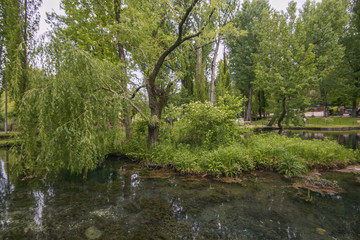 Veduta primaverile delle fonti del Clitunno in Umbria