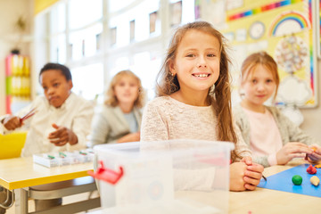 Fototapeta premium Kinder im Unterricht in der Vorschule