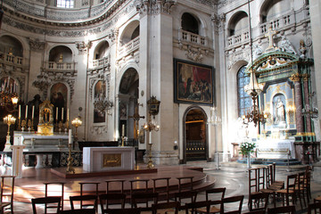 Fototapeta na wymiar saint-paul-saint-louis church in paris (france)
