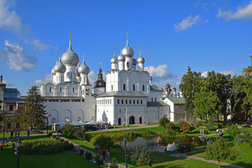 Fototapeta premium The Rostov Kremlin was built in 1650-1680-ies., according to a single plan of the customer — Metropolitan Jonah Sysoevich. On the territory of the Kremlin there are 5 churches, belfry, Kremlin chamber