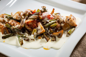 Warm Salad with roasted mushrooms and white sauce, food