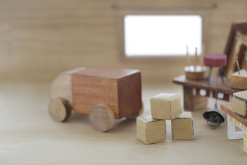 小さな木の模型で作ったジオラマ風の引っ越し風景