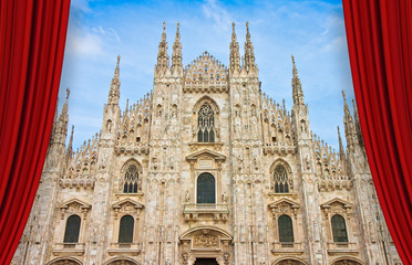 Fototapeta premium Facade of the Gothic cathedral in Milan (Lombardy - Italy) - Open theater red curtains concept image