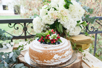 Obraz na płótnie Canvas Tasty cake decorated for wedding celebration.