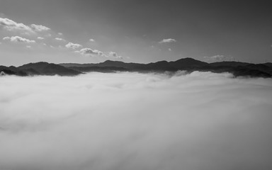 雲海　モノクロ写真　自然　京都　亀岡　ドローン　空撮　