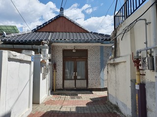 Fototapeta na wymiar Hanok style old house in Jeonju city, South Korea. Traditional Korean house design.