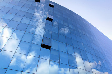 Perspectiva de un edificio moderno de cristal