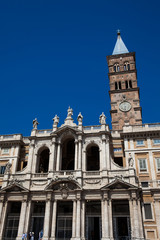 Fototapeta na wymiar Tourists visiting the historical Basilica of Saint Mary Major built on 1743 in Rome