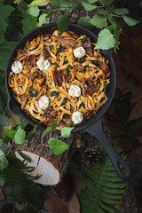 pasta with chanterelles, spinach, sun-dried tomatoes and mozzarella