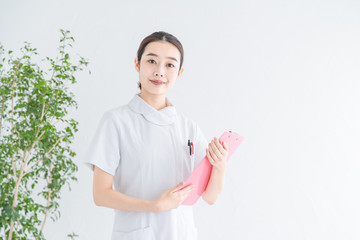 白衣の女性