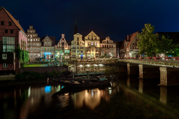 Fototapeta na wymiar Der Lüneburger Stintmarkt am Abend