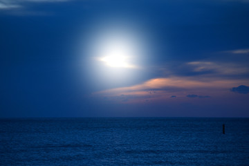 sunlight,sea,horizon,cloud,seascape,blue
