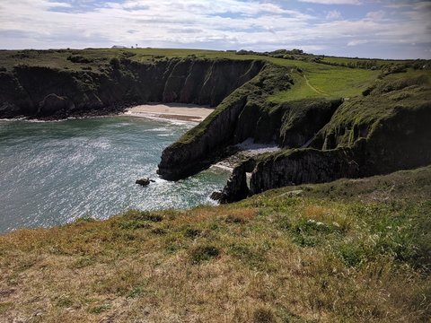 Shiny seas and crumbling cliffs at Skrinkle Haven, Pembrokeshire