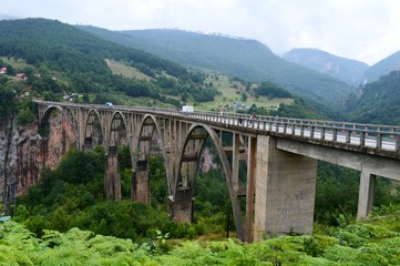 Fototapeta na wymiar a large bridge between the hills