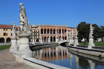 Fototapeta na wymiar Statues on the Prato della Valle in Padua, Italy