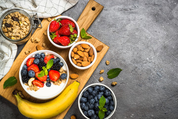 Obraz na płótnie Canvas Greek yogurt granola with fresh berries .