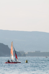 Fototapeta premium Voilier sur le Lac d'Annecy, Savoie, Alpes