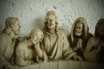 Fototapeta na wymiar statue of virgin mary and jesus