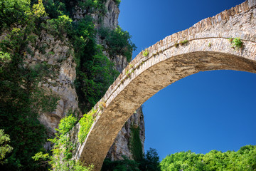 The Noutsou bridge (or Kokkori, as it is also known), a single arch stone bridge, is located in central Zagori, between the villages of Koukouli, Dilofo and Kipoi