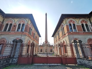 villaggio crespi fabbrica e panorama